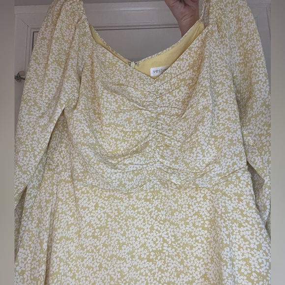 Super cute and sweet floral sundress, adorable sleeves slightly puffy and flowy - Picture 2 of 3